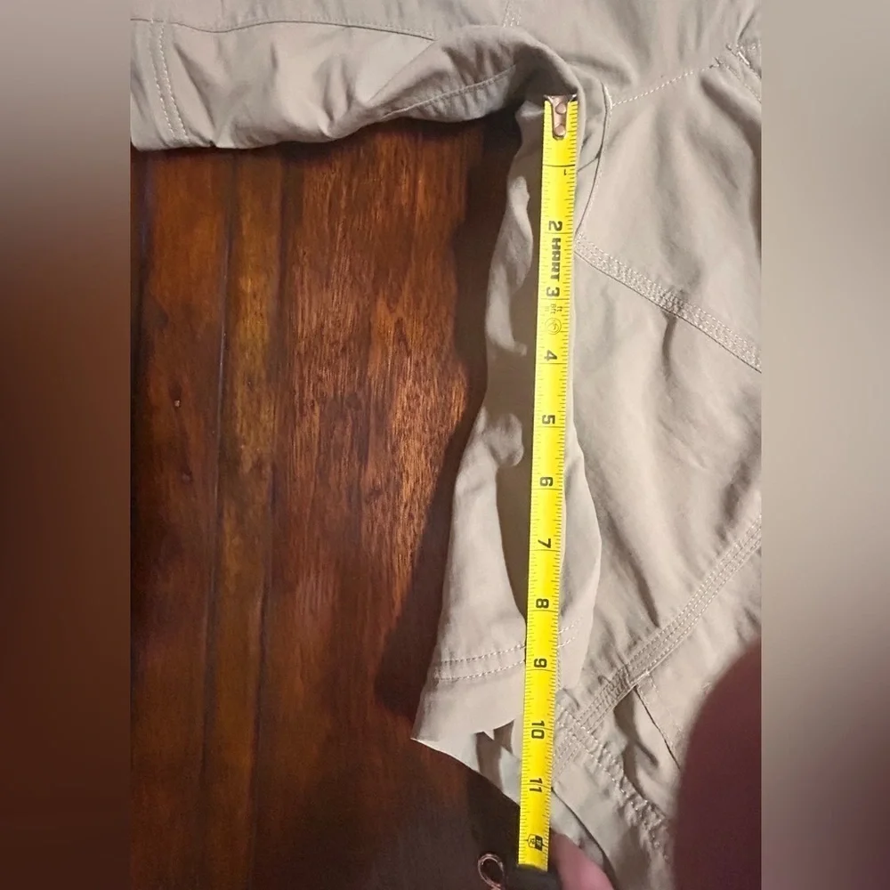 The North Face Conversion Pants (missing the bottom pieces) Size Med.